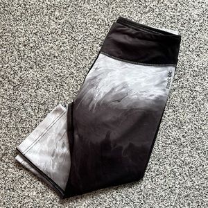 REEBOK CAPRI LEGGINGS